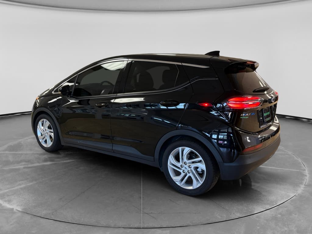 2022 Chevrolet Bolt EV view 2