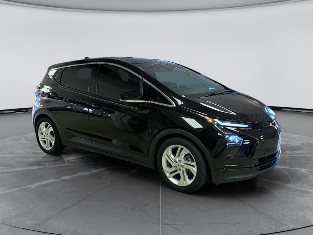 2022 Chevrolet Bolt EV view 3