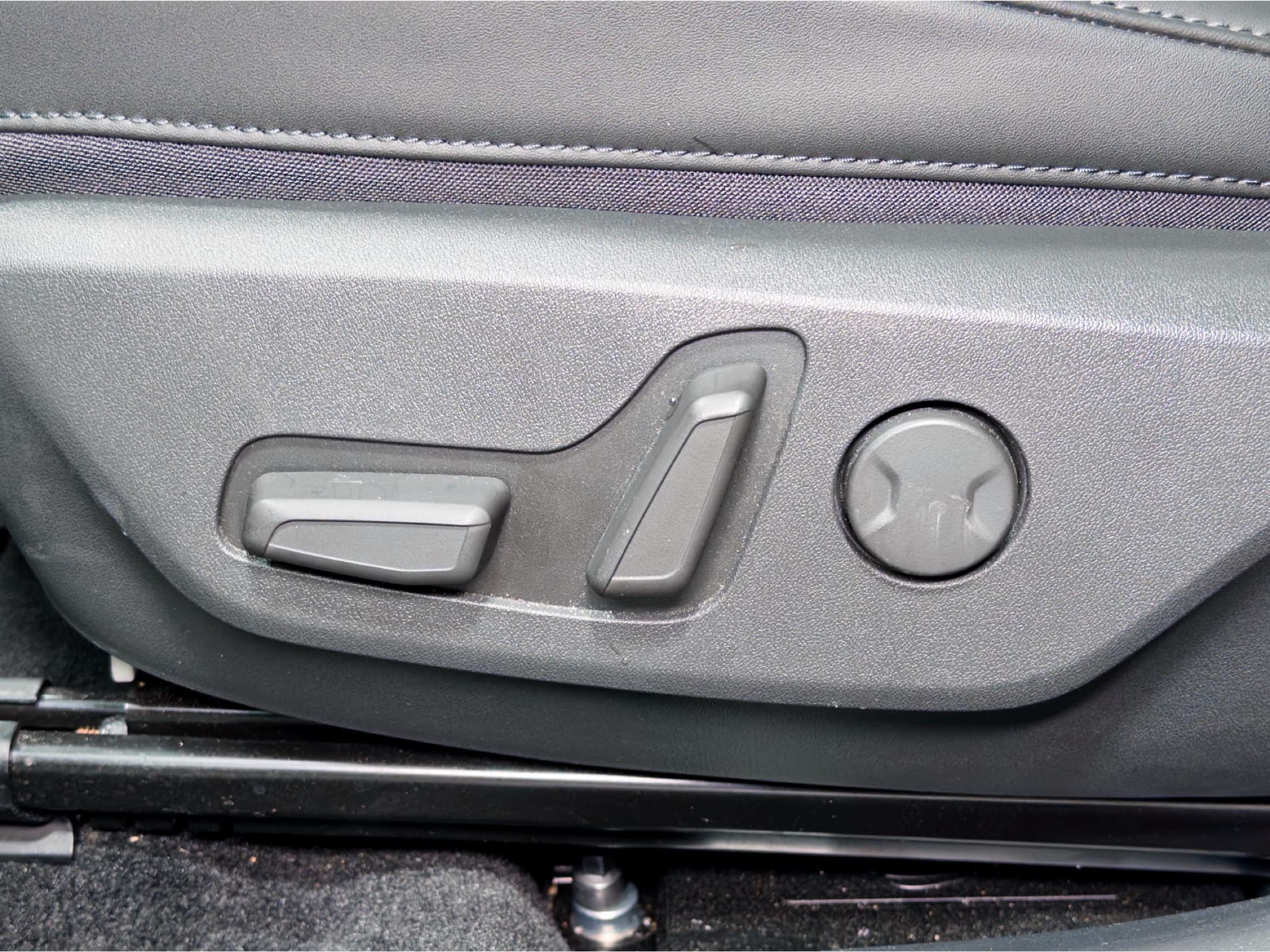 2024 Kia Niro EV view 7