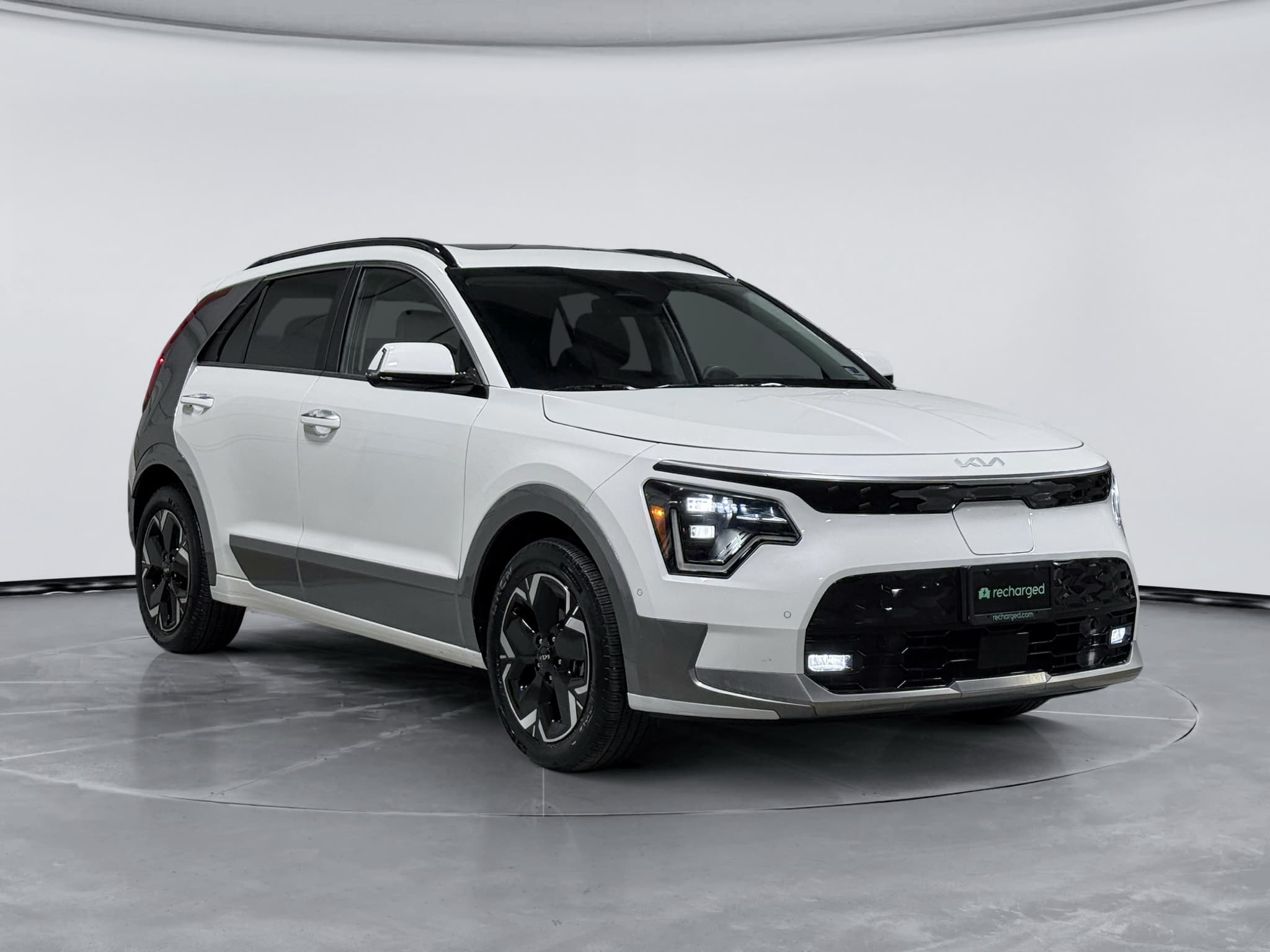 2024 Kia Niro EV view 4