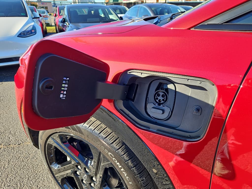 2025 Chevrolet Equinox EV view 7