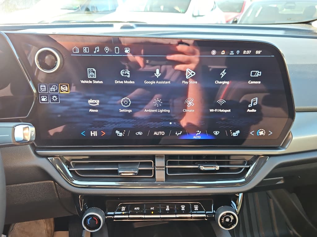 2025 Chevrolet Equinox EV view 29