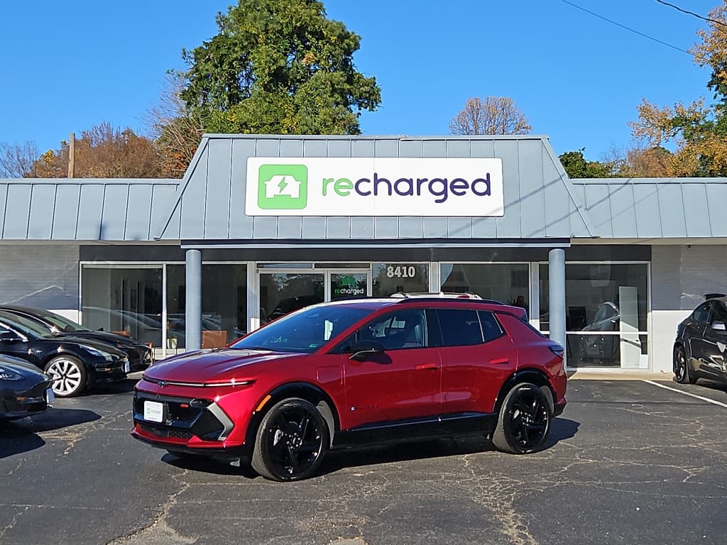 2025 Chevrolet Equinox EV view 2