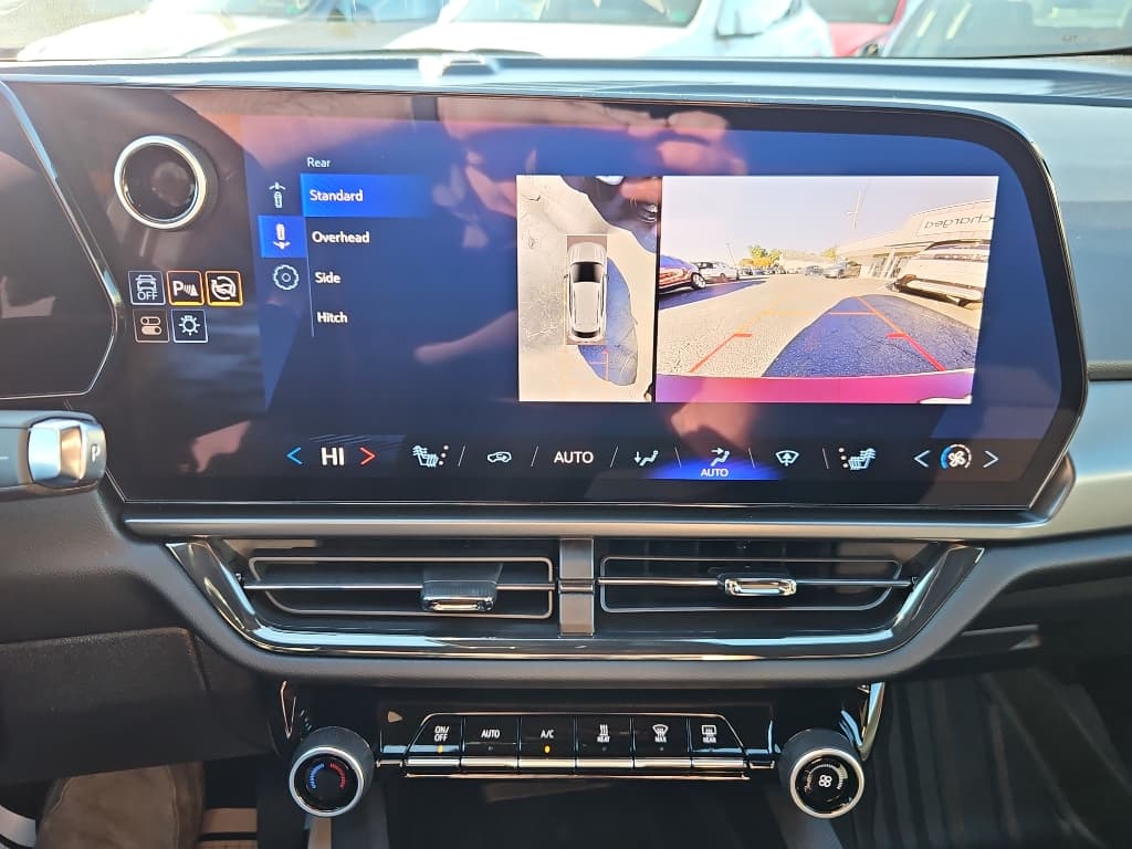 2025 Chevrolet Equinox EV view 32