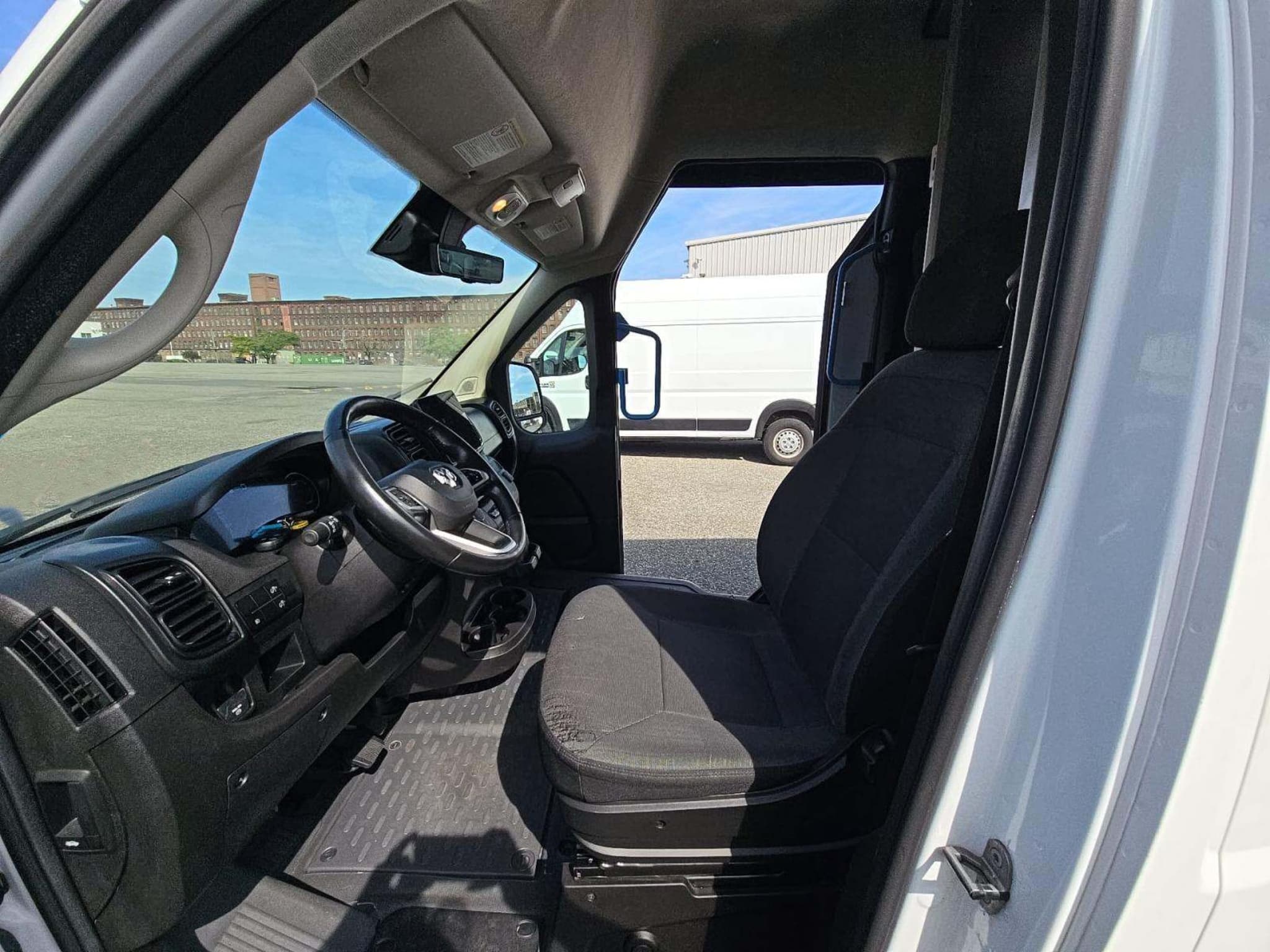 2024 Ram ProMaster 3500 BEV view 5