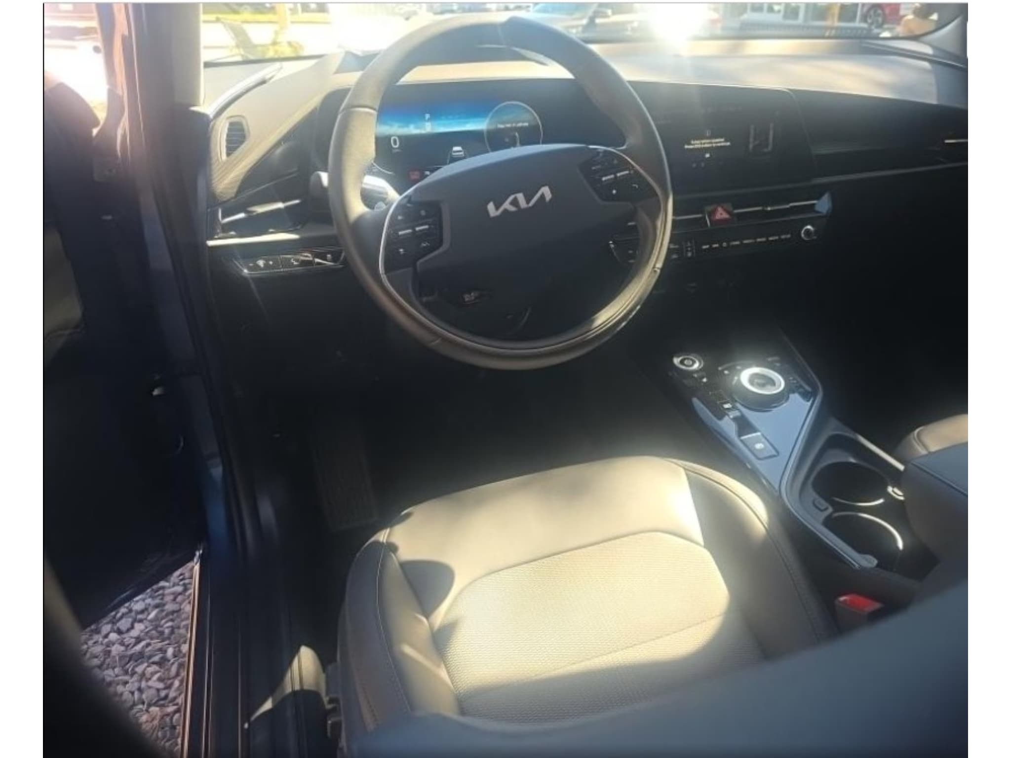 2024 Kia Niro EV view 5