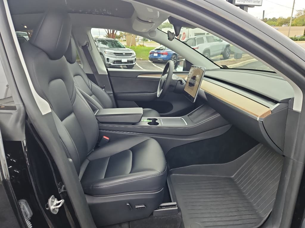 2023 Tesla Model Y view 10