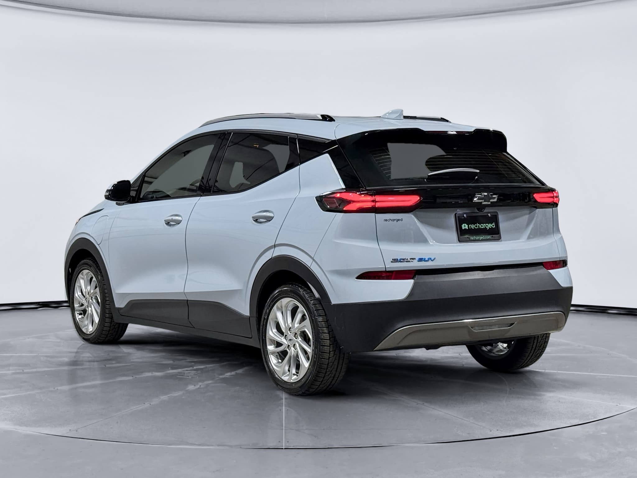 2022 Chevrolet Bolt EUV view 2