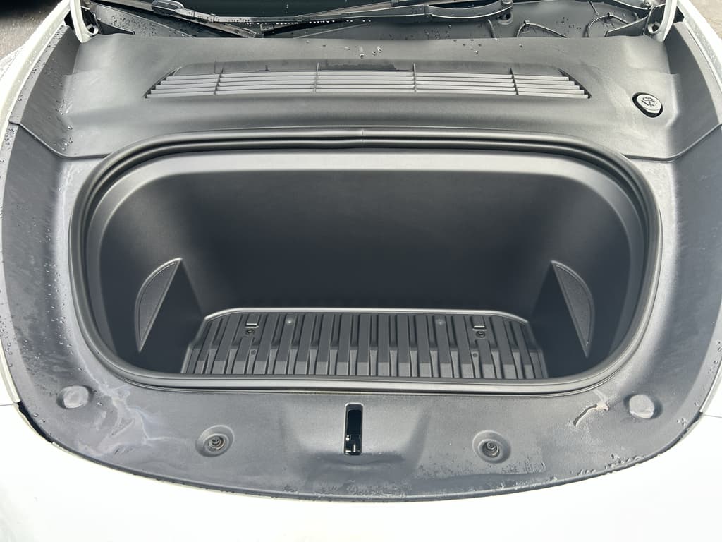 2023 Tesla Model Y view 21