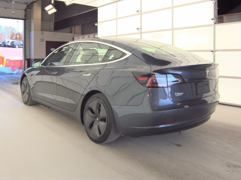2018 Tesla Model 3 view 4