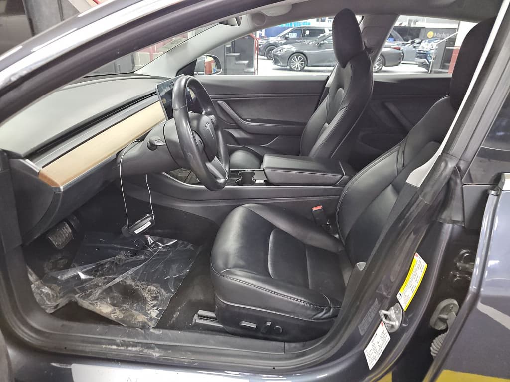 2018 Tesla Model 3 view 5