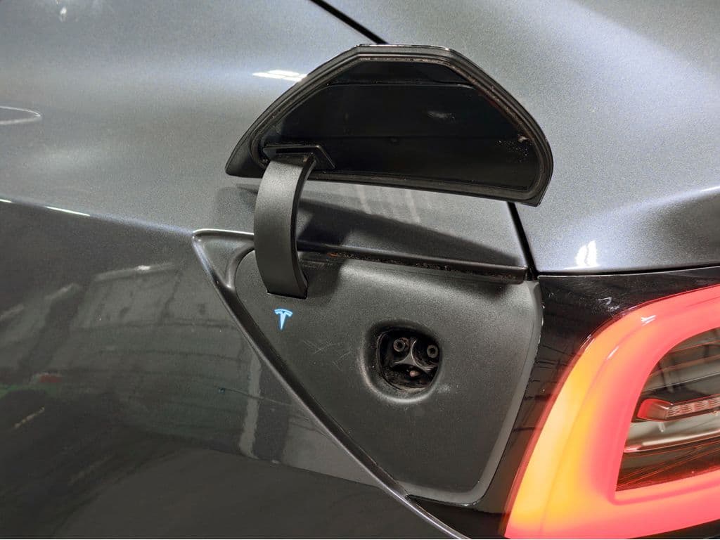 2018 Tesla Model 3 view 5