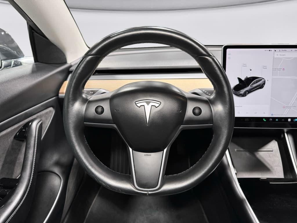 2018 Tesla Model 3 view 8