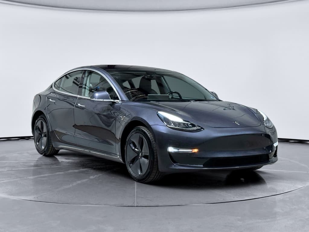 2018 Tesla Model 3 view 4