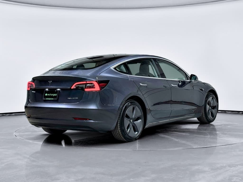 2018 Tesla Model 3 view 3