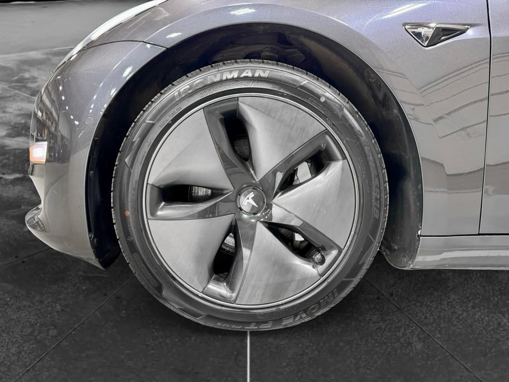 2018 Tesla Model 3 view 30