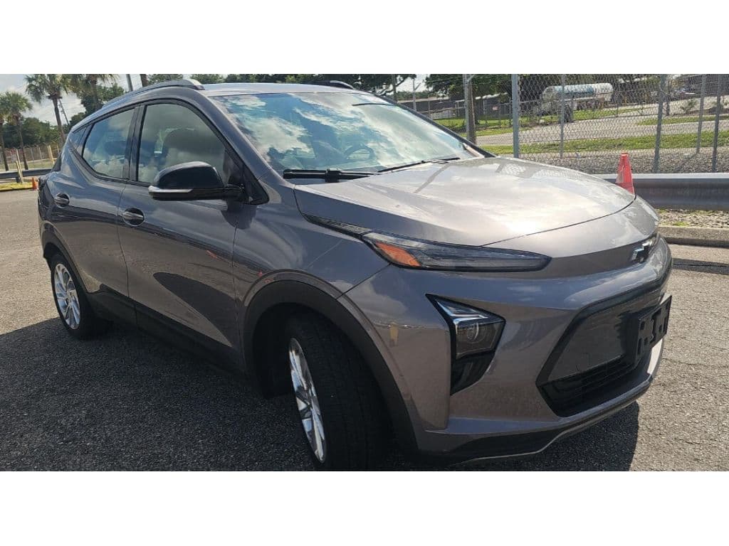 2023 Chevrolet Bolt EUV view 2