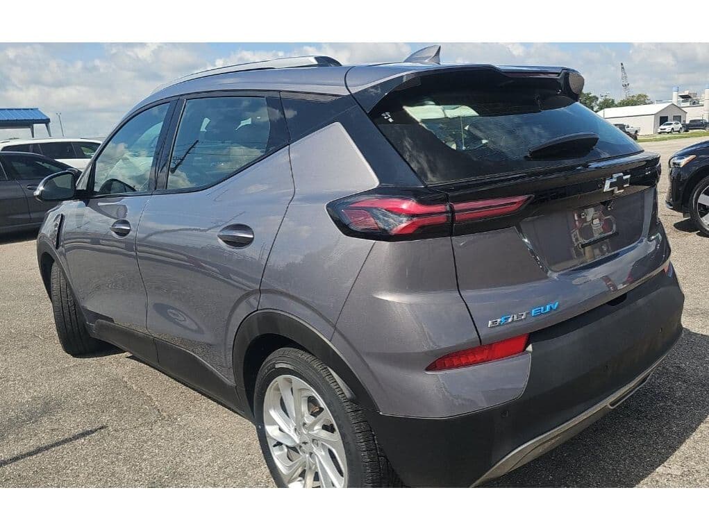 2023 Chevrolet Bolt EUV view 4
