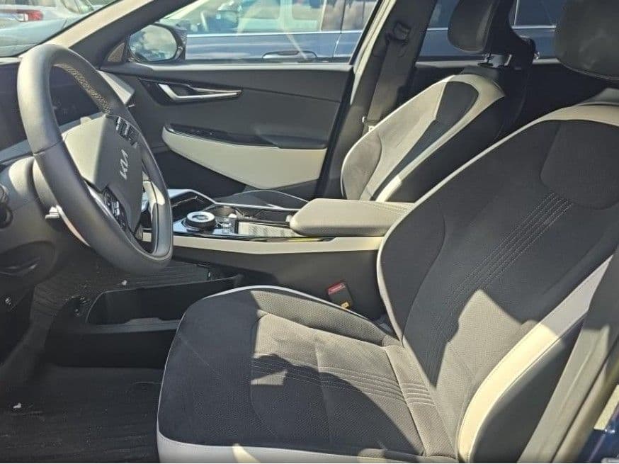 2023 Kia EV6 view 5