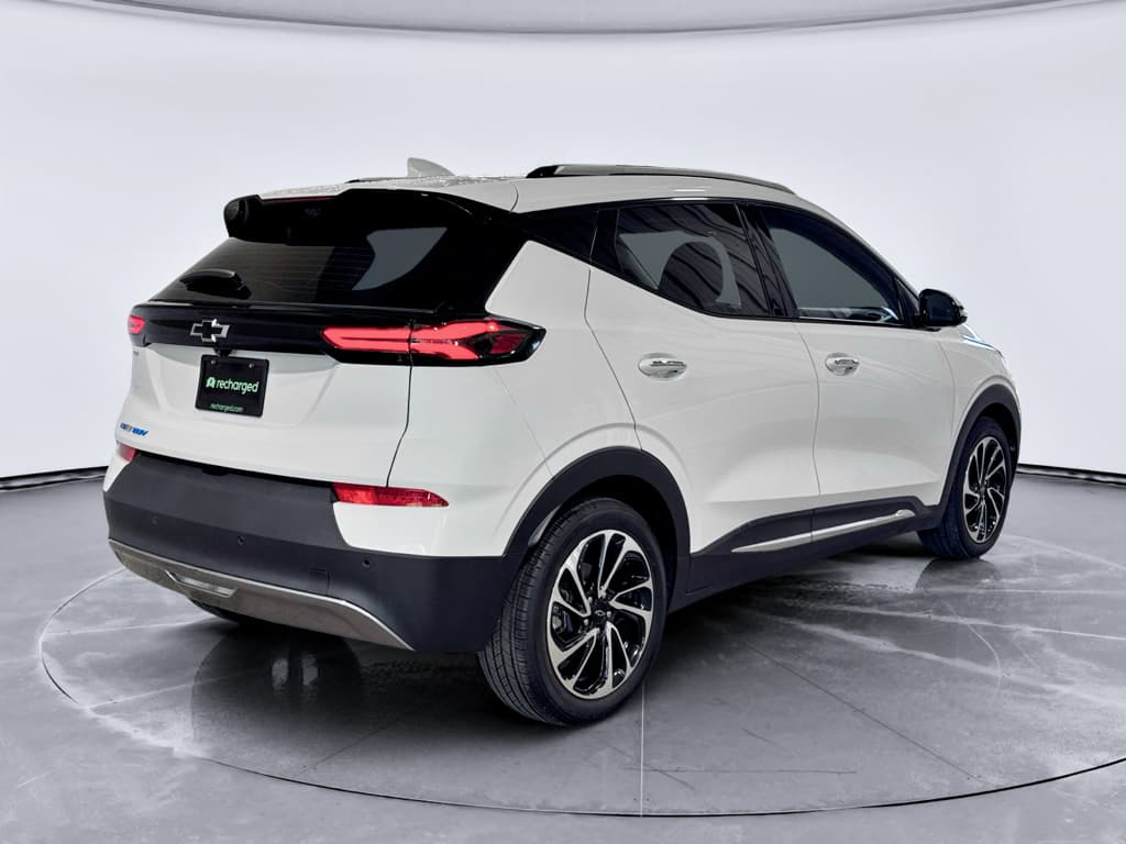 2022 Chevrolet Bolt EUV view 3