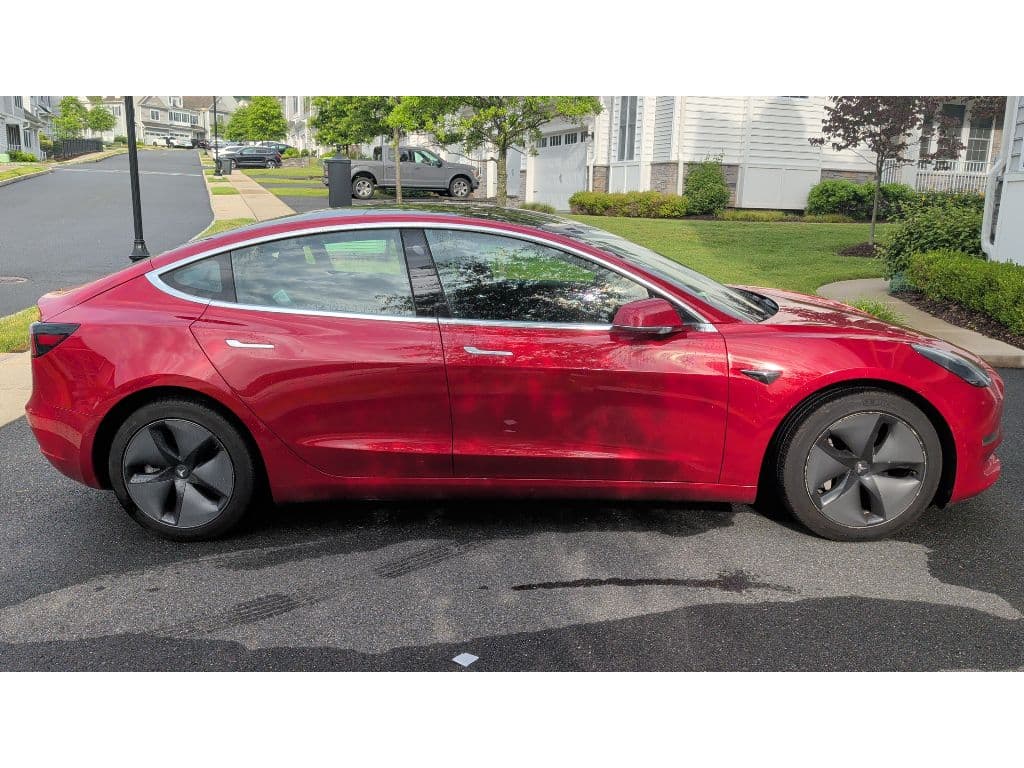 2018 Tesla Model 3 view 3