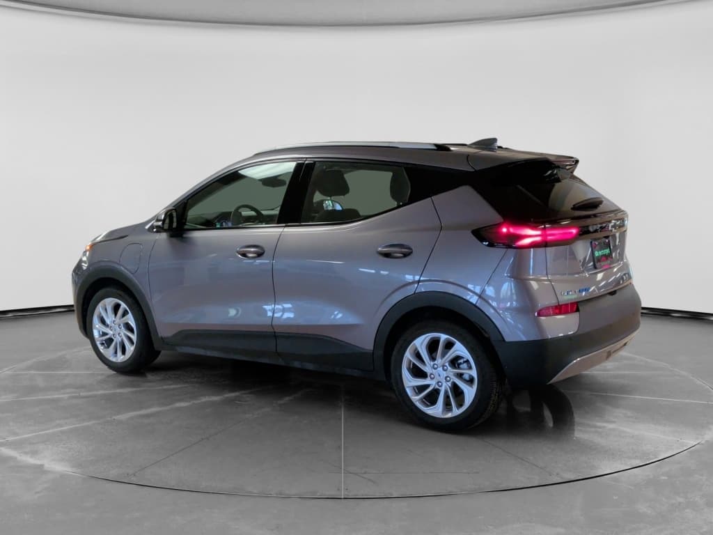 2023 Chevrolet Bolt EUV view 2