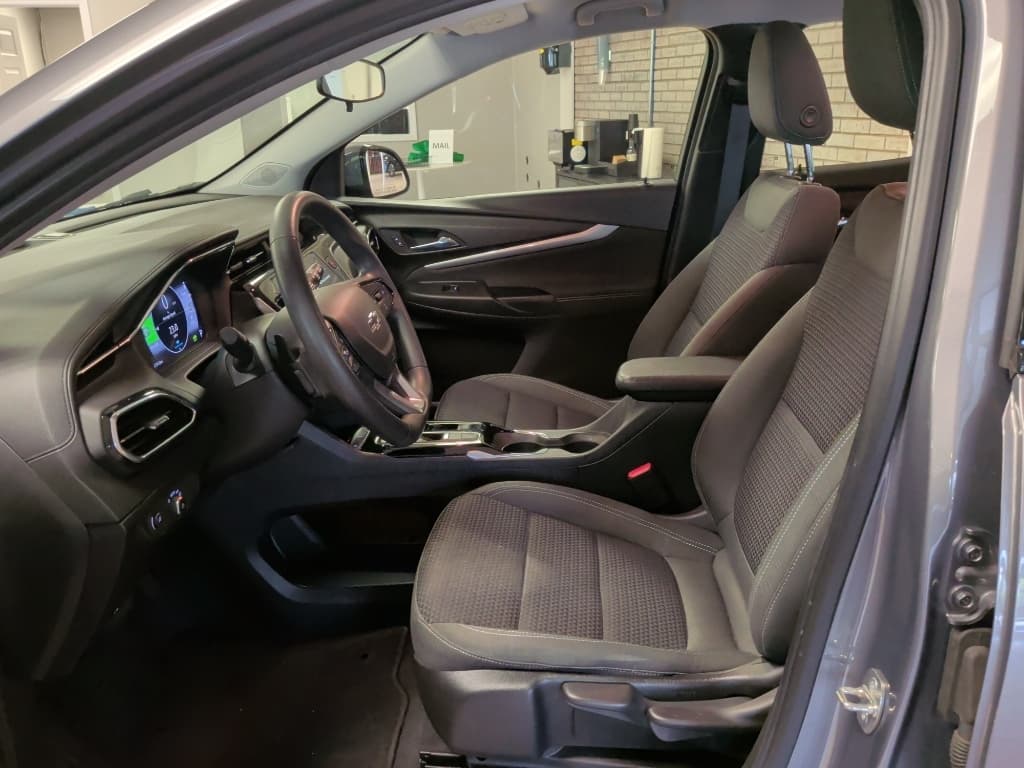 2023 Chevrolet Bolt EUV view 5