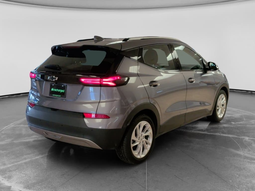2023 Chevrolet Bolt EUV view 4