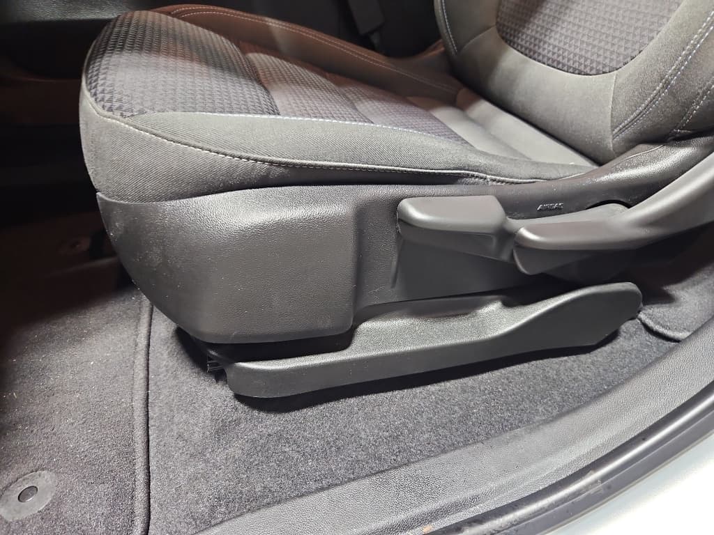 2023 Chevrolet Bolt EUV view 5