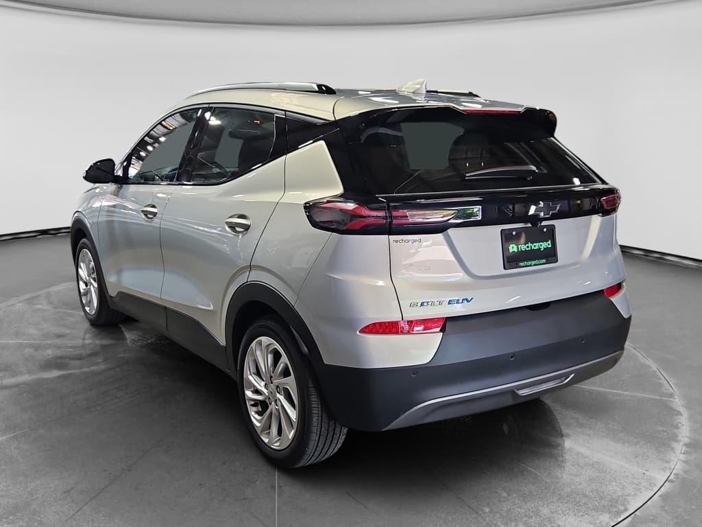 2023 Chevrolet Bolt EUV view 2