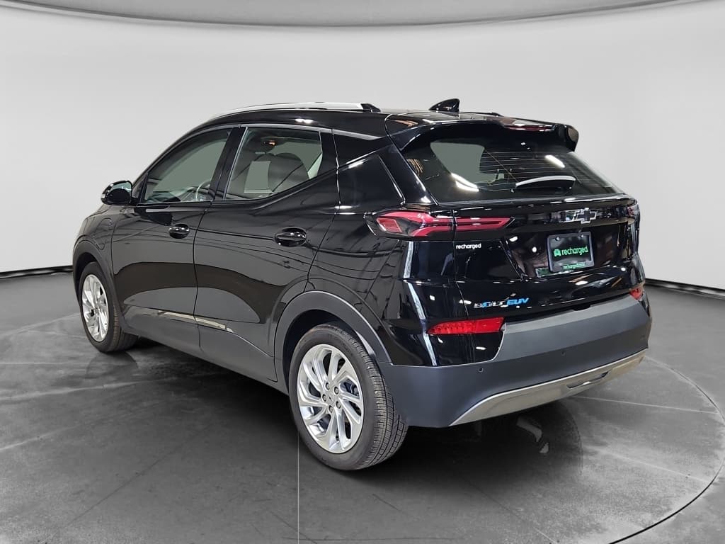 2023 Chevrolet Bolt EUV view 2