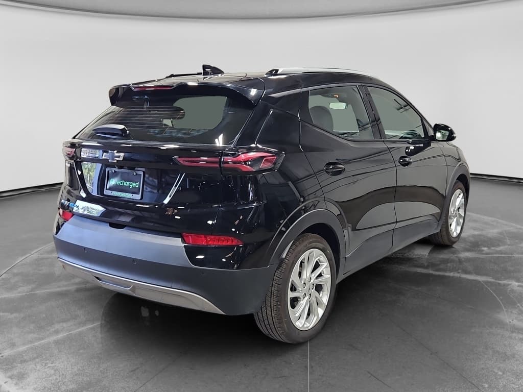 2023 Chevrolet Bolt EUV view 3