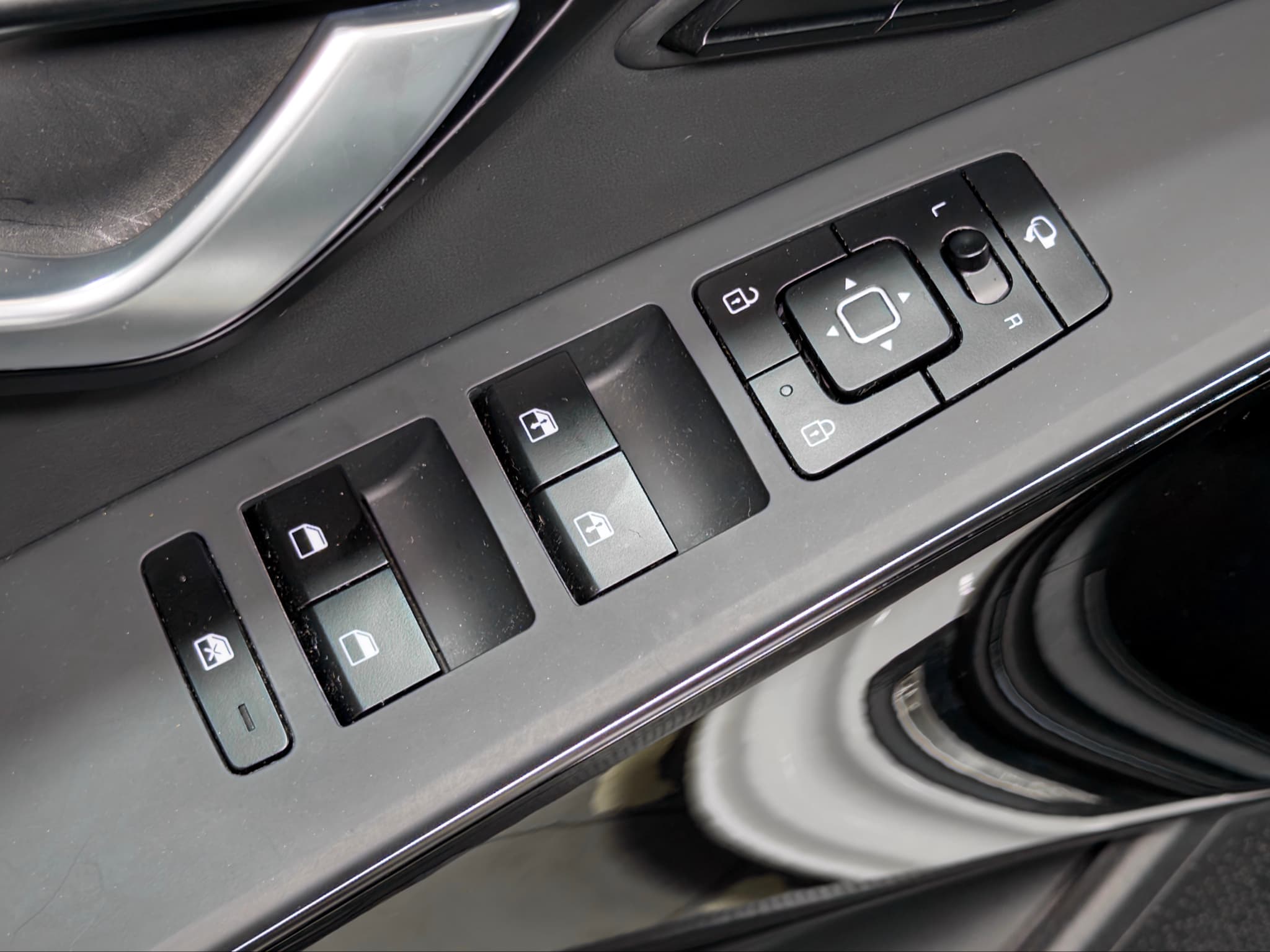 2024 Kia Niro EV view 7