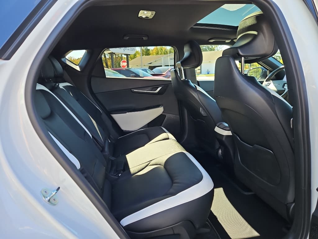 2023 Kia EV6 view 24