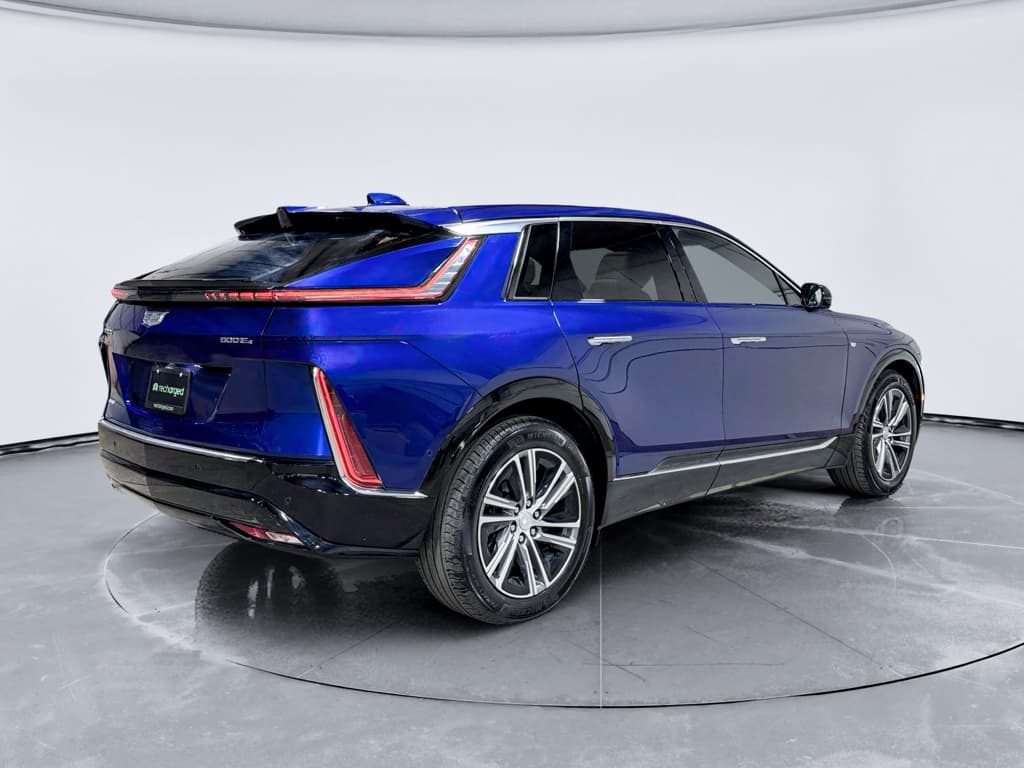 2024 Cadillac Lyriq view 3
