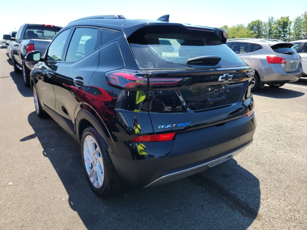 2023 Chevrolet Bolt EUV view 4