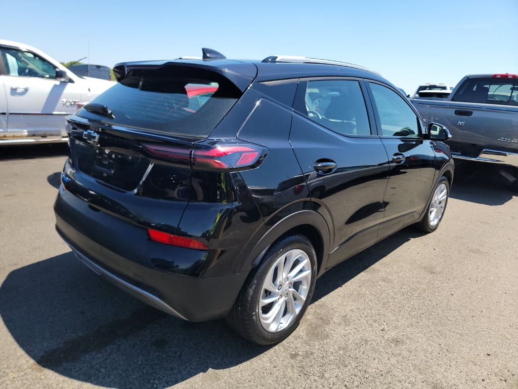 2023 Chevrolet Bolt EUV view 3