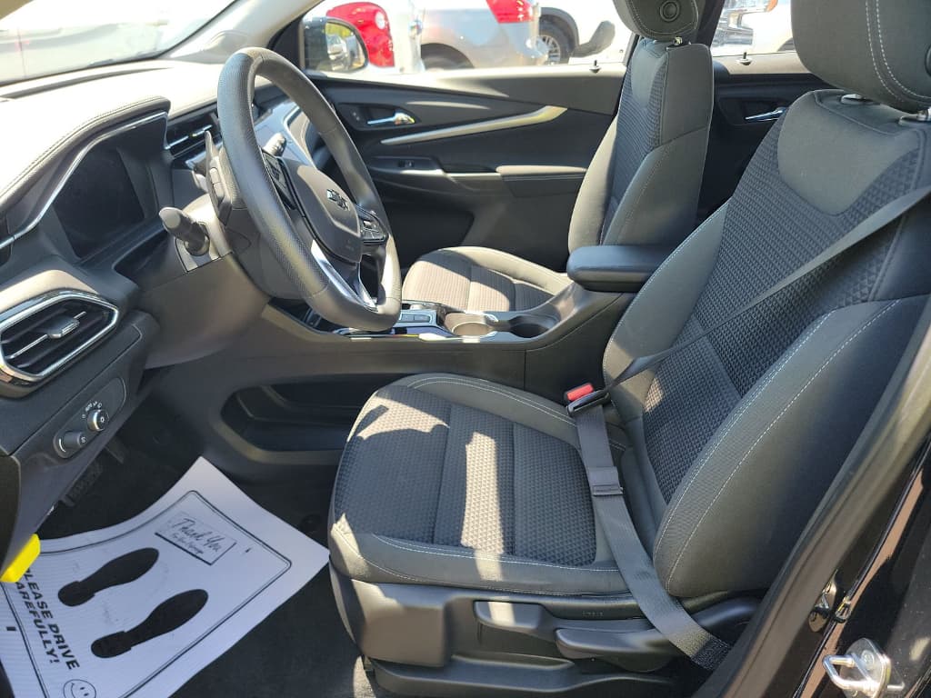 2023 Chevrolet Bolt EUV view 5