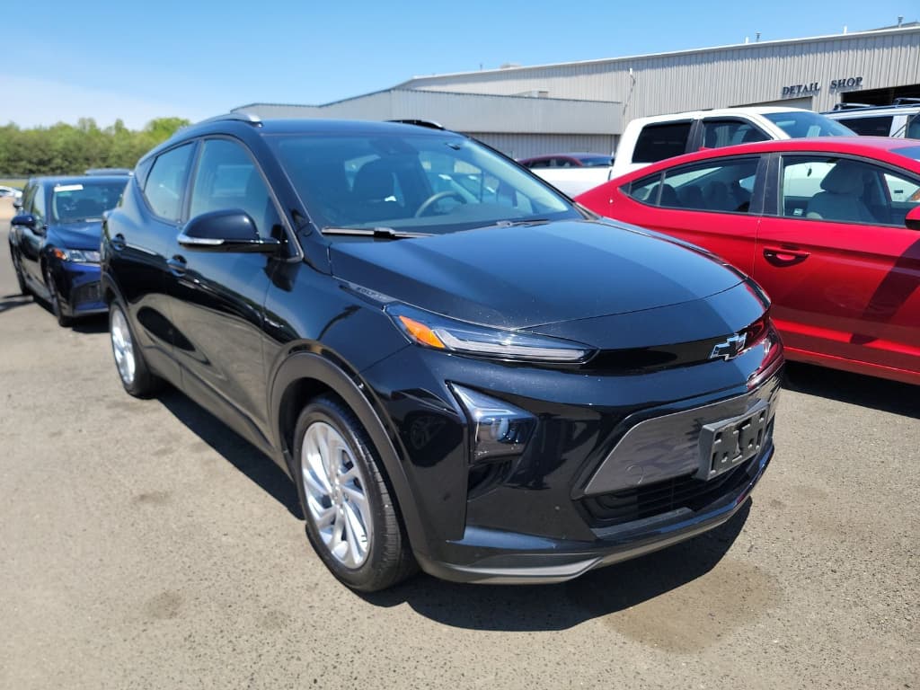 2023 Chevrolet Bolt EUV view 2