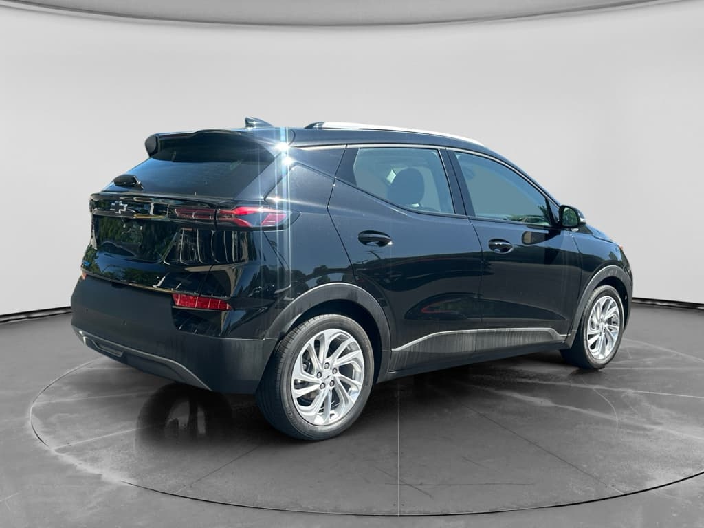 2023 Chevrolet Bolt EUV view 2