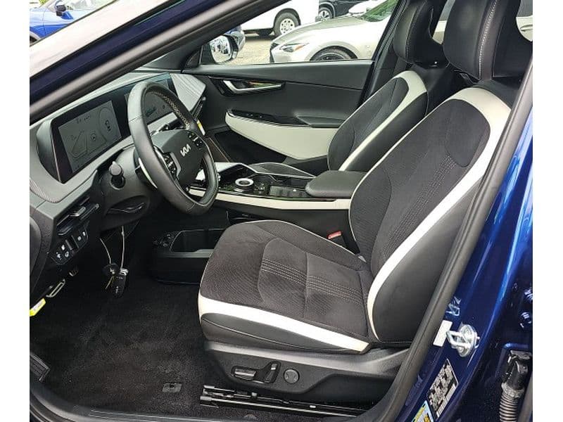 2023 Kia EV6 view 5
