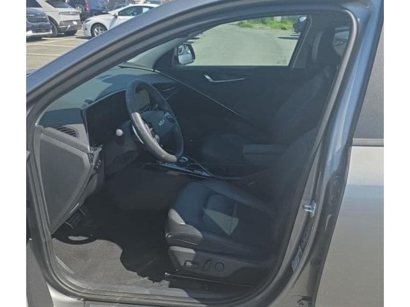 2024 Kia Niro EV view 5