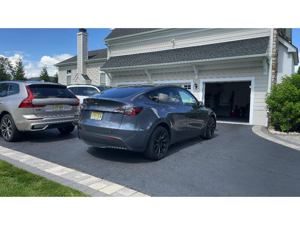 2023 Tesla Model Y view 3