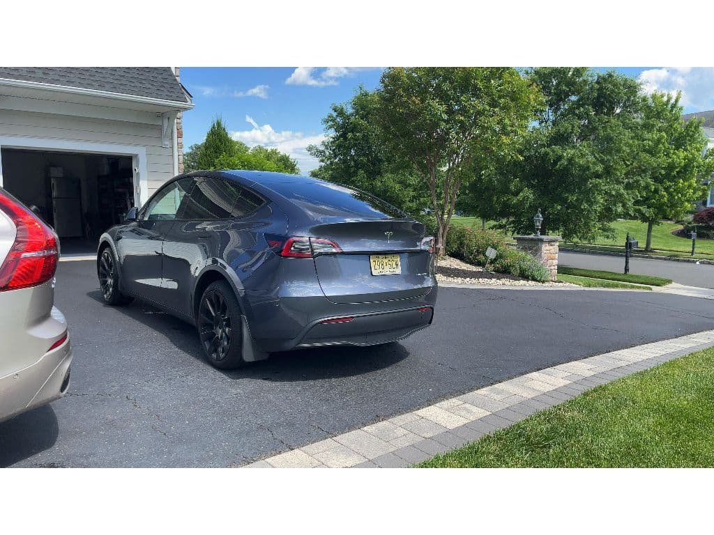 2023 Tesla Model Y view 4