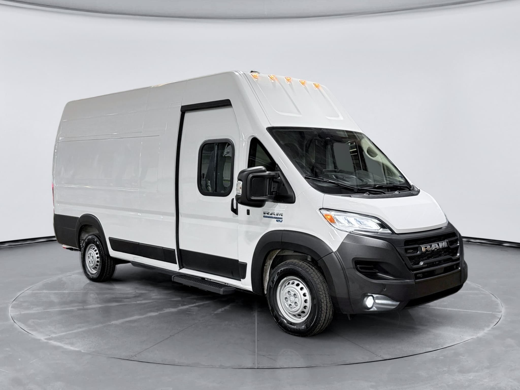 2024 Ram ProMaster 3500 BEV view 4