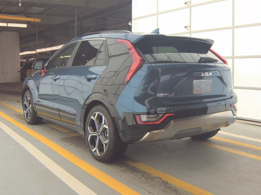 2024 Kia Niro view 4