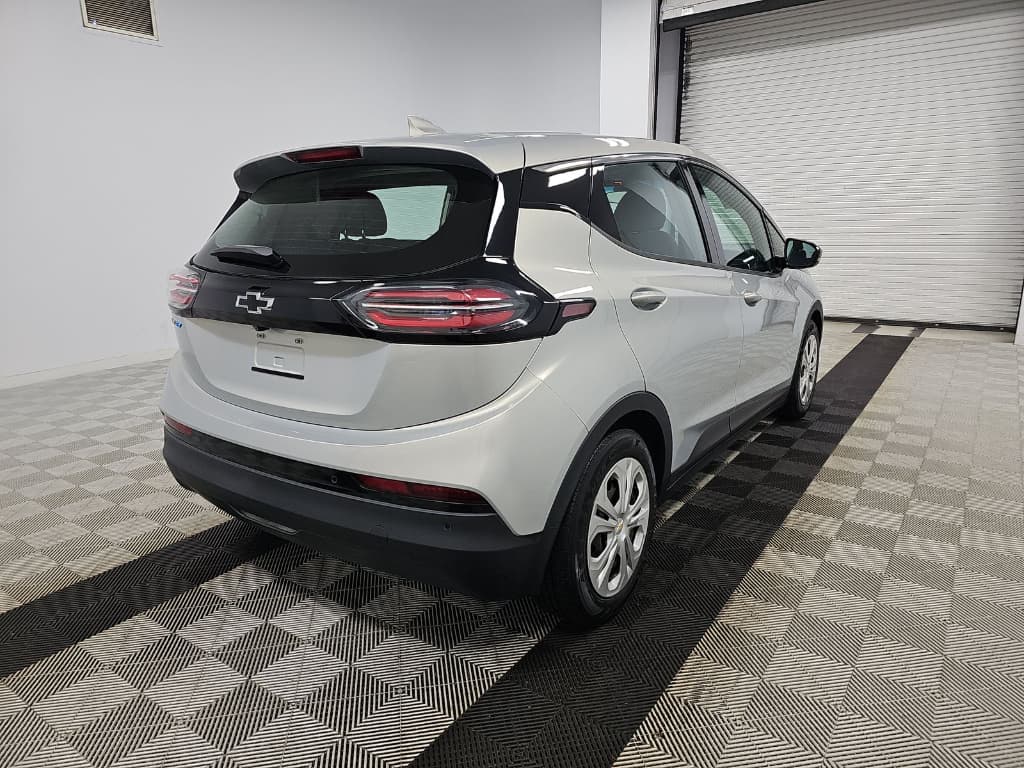 2022 Chevrolet Bolt EV view 3