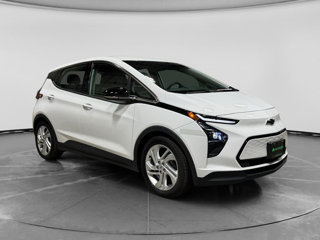 2023 Chevrolet Bolt EV view 4
