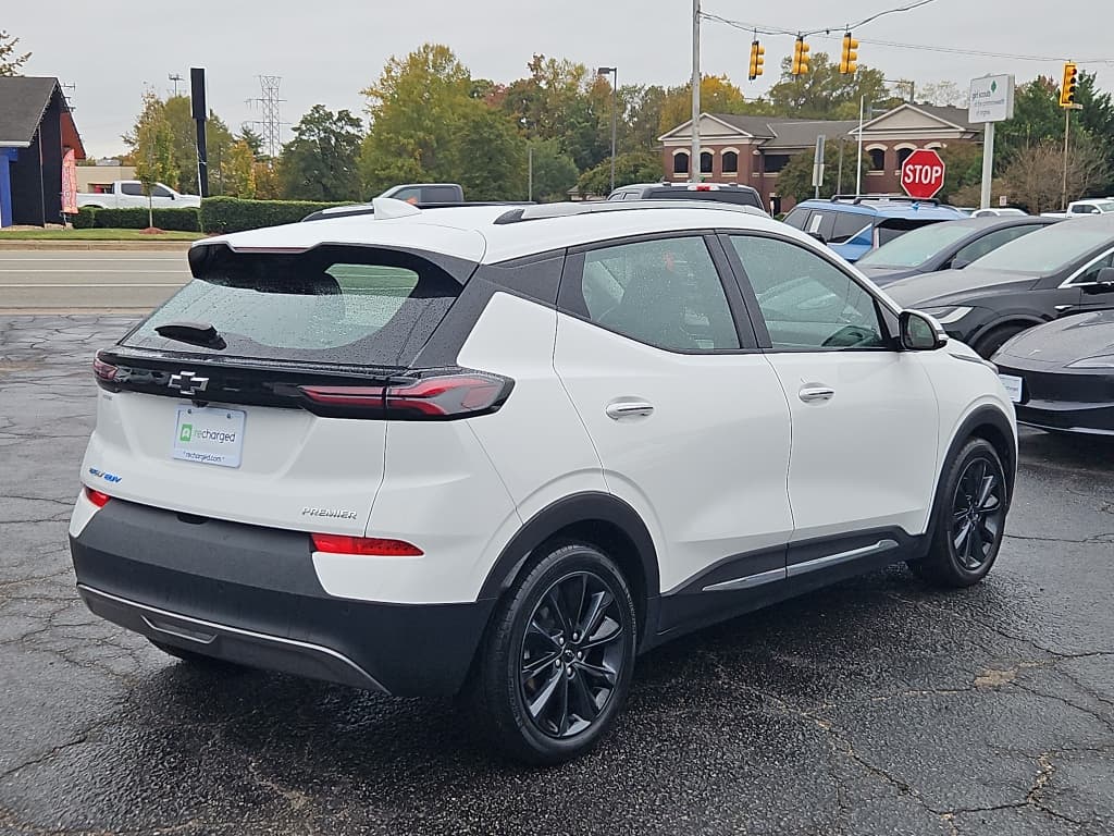 2022 Chevrolet Bolt EUV view 4