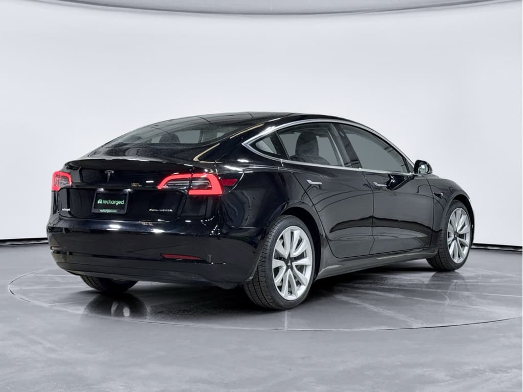 2018 Tesla Model 3 view 3
